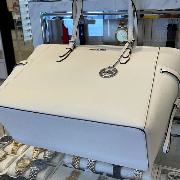 MICHAEL KORS
Jet Set Travel Lg Saffiano Leather Drawstring Travel Tote Shoulder - Picture 9 of 16